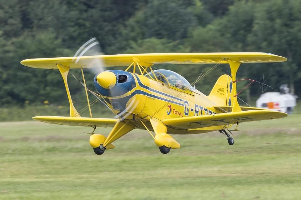 20 Minute Pitts Aerobatic experience with pre and post flight briefing